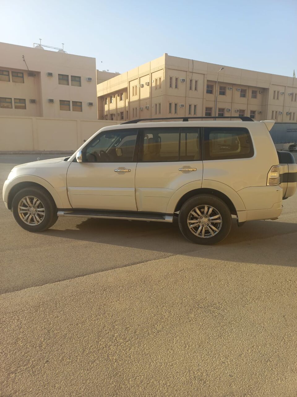 Riyadh, Vehicles, Cars & Trucks , SAR 40000,  Mitsubishi Pajero,  2015,  Automatic,  346000 KM,