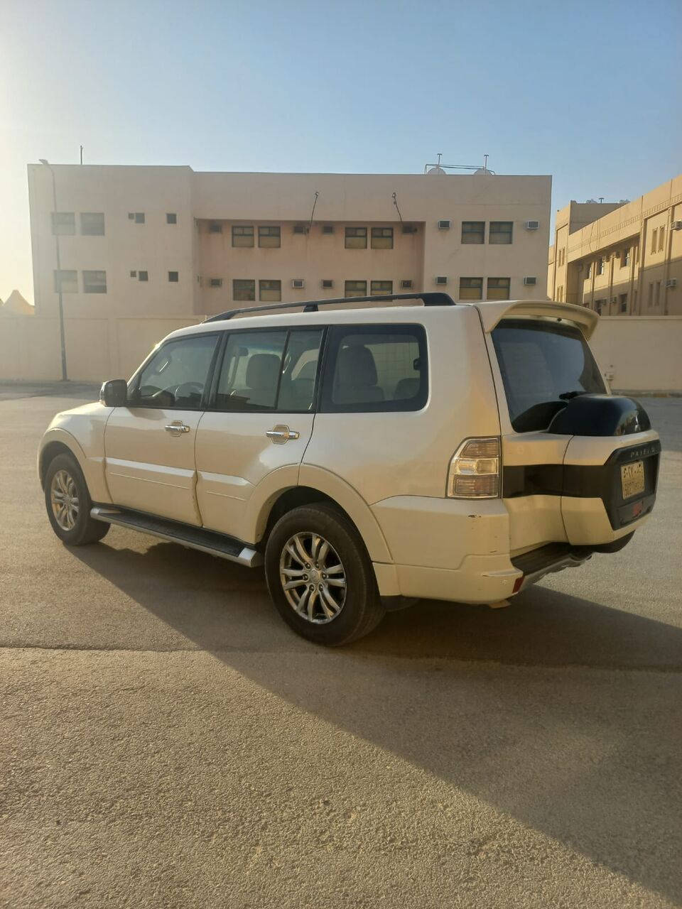 Riyadh, Vehicles, Cars & Trucks , SAR 40000,  Mitsubishi Pajero,  2015,  Automatic,  346000 KM,