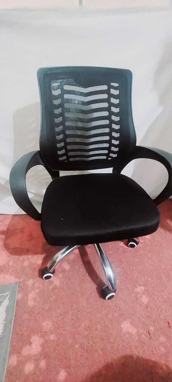 Muharraq, Furniture, BHD 12,  Beautiful Moveable Chair For Sale
