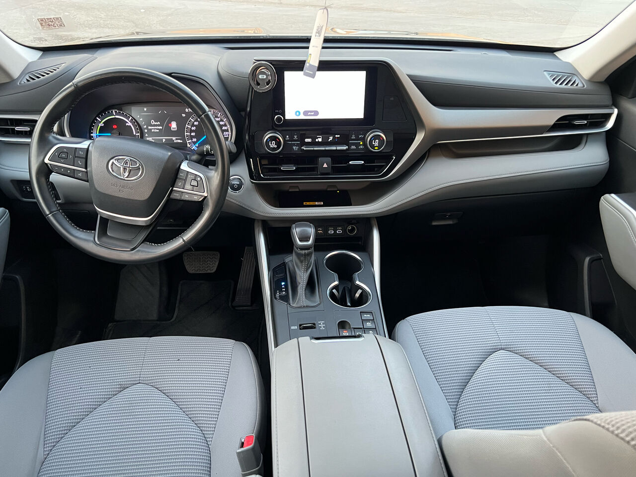 Riyadh, Vehicles, Cars & Trucks , SAR 135,  Toyota Highlander Hybrid,  2023,  Automatic,  53198 KM,    Full Option All Original Paint Without Accident
