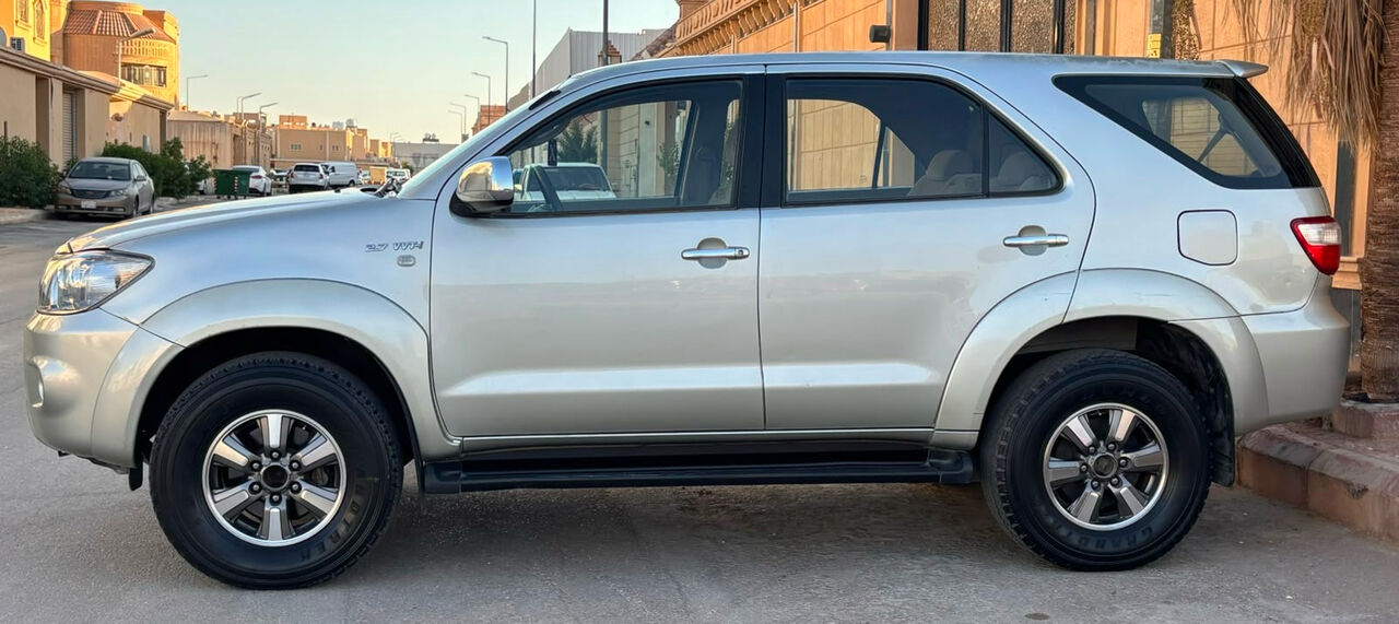 Riyadh, Vehicles, Cars & Trucks , SAR 36000,  Toyota Fortuner,  2011,  Automatic,  372 KM,     2.7 L All Original Condition