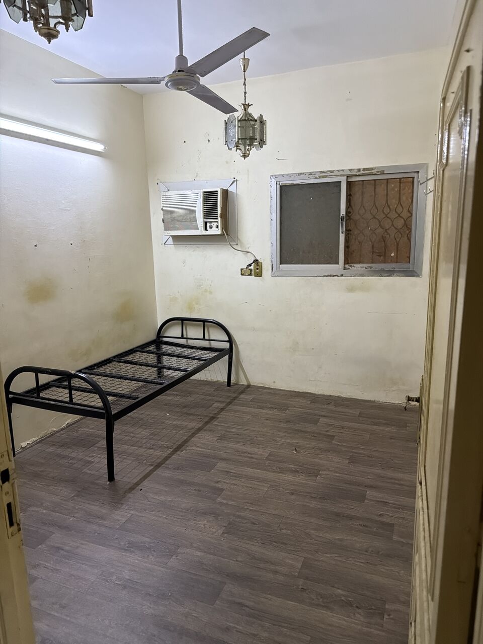 Riyadh, Rooms for Rent, SAR 1000/month,  Room Sharing Available For Rent Bed Space  Including  Kitchen & Washing Machine   M
