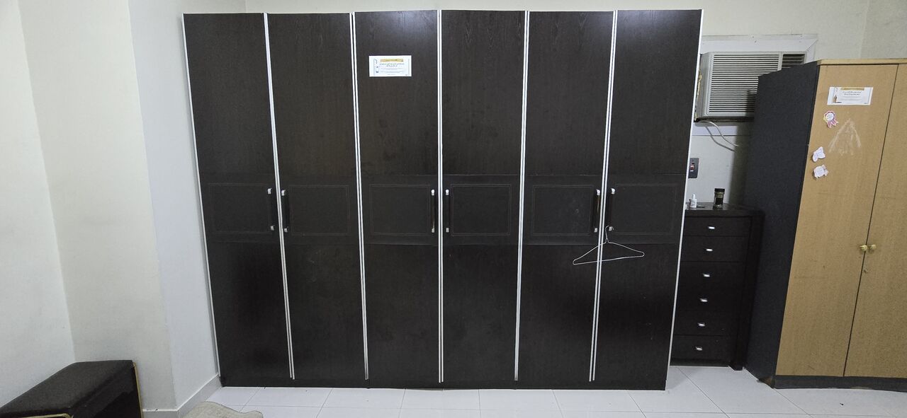 Riyadh, Household Items, SAR 700,  Bedroom Set (Wardrobe, Dressing Table,King Size Bed) In Good Condition For Urgent Sale