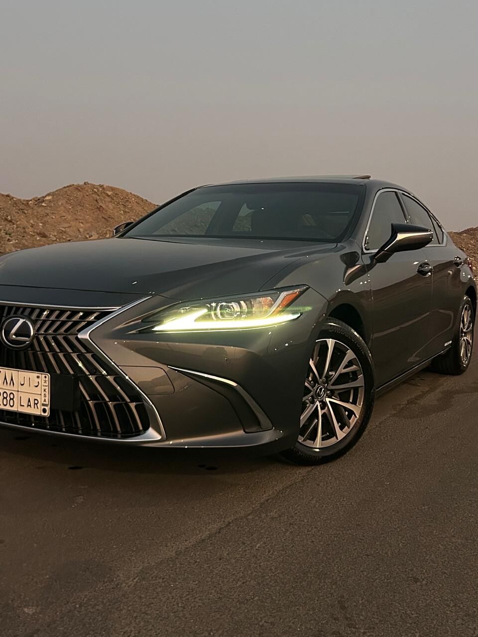 Jeddah, Vehicles, Cars & Trucks , SAR 150000,  Lexus ES 300h,  2022,  Automatic,  79000 KM,