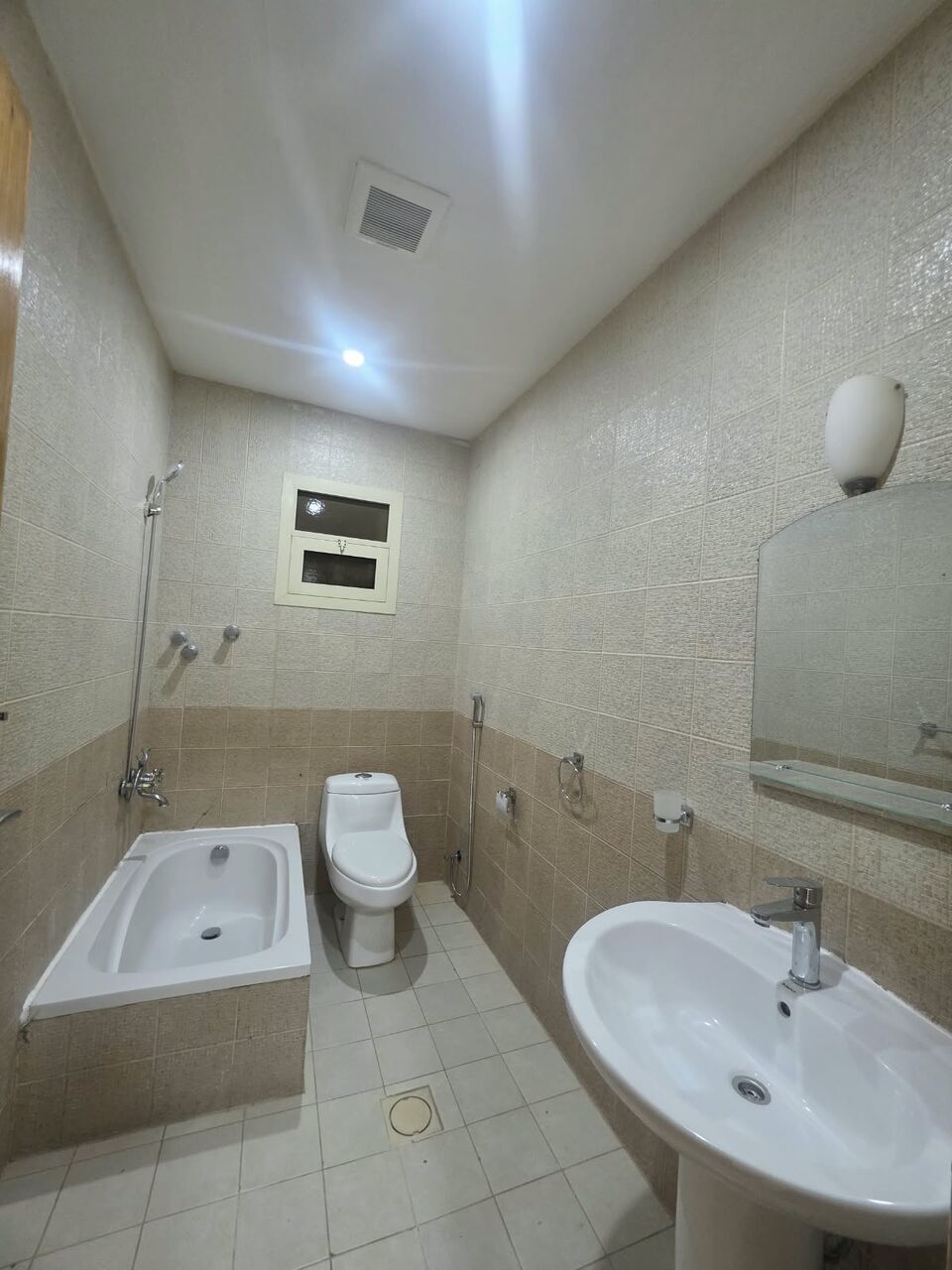 Al Aziziyah, Apartments, Flats, Houses & Villas, SAR 26600/year,  4 BR,  4 Bedrooms, A Hall,3 Bathrooms, A Kitchen,with Air Conditioners Installed