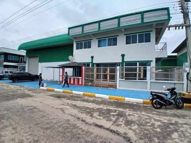 Bangkok, Villas, THB 72500,  206 Sq. Feet,  Warehouse 206 Square Wah, 900 Square Meters, Rolling Door For Trucks To Enter And Exit