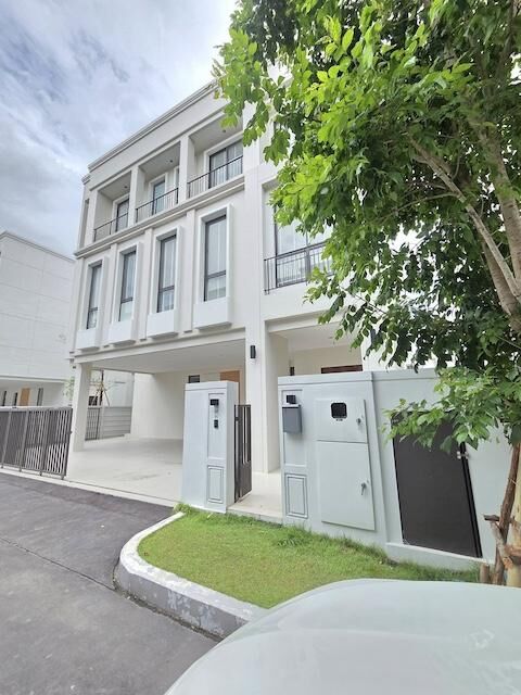 Bangkok, Villas, THB 130000,  63 Sq. Feet,  #EANF#