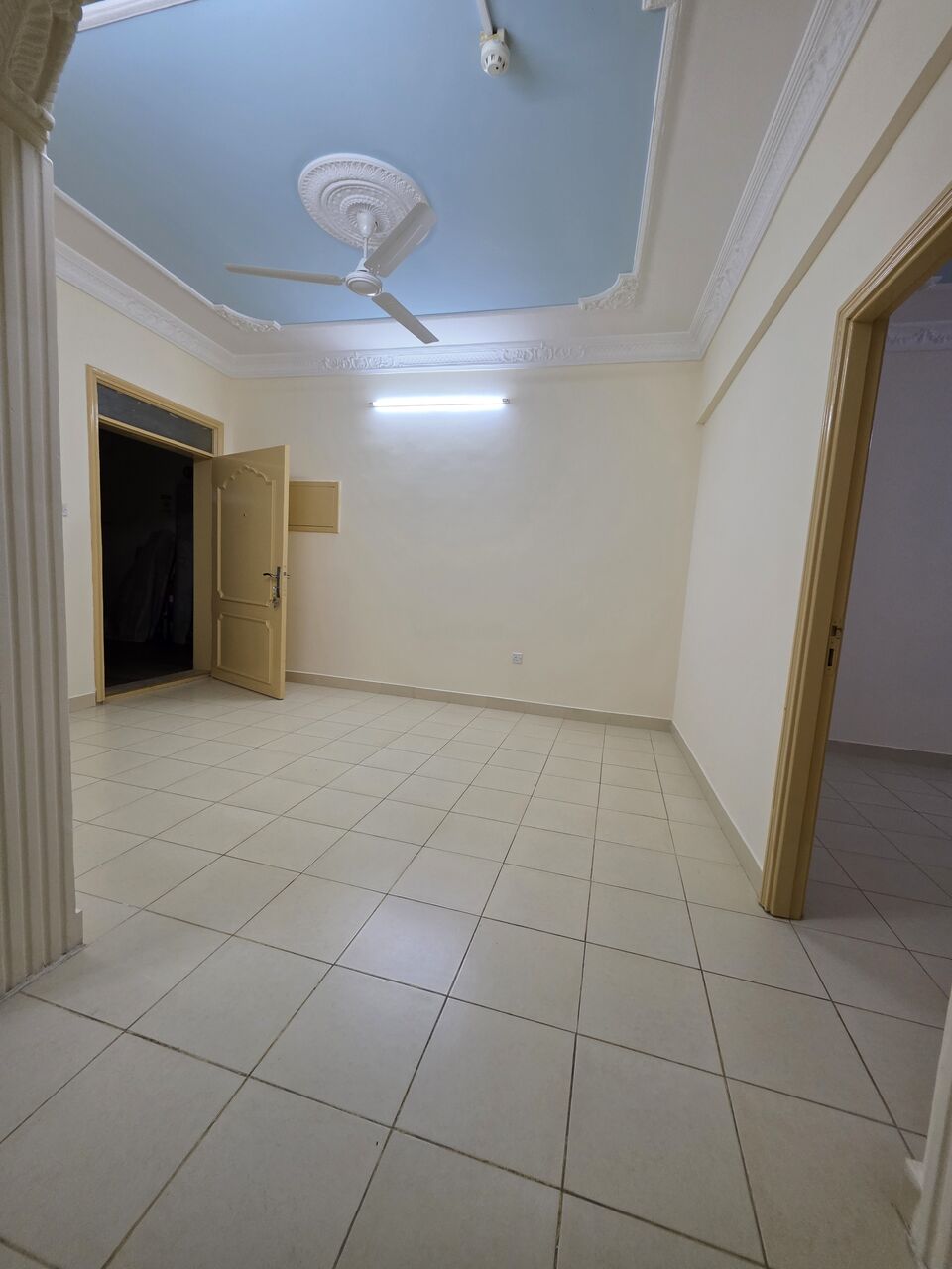 Hoora, Apartments, Flats, Houses & Villas, BHD 230/month,  2 BR,  - Very Neet & Clean Semi Furnished 2 BHK Flat With Unlimited Ewa @230/BD In Hoora