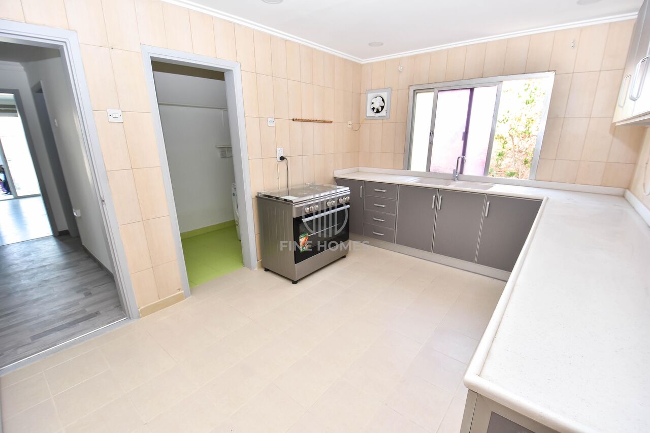 Sanad, Villas, BHD 550,  SEA SIDE |COMPOUND Semi  Furnished Fully Renovated Sanad