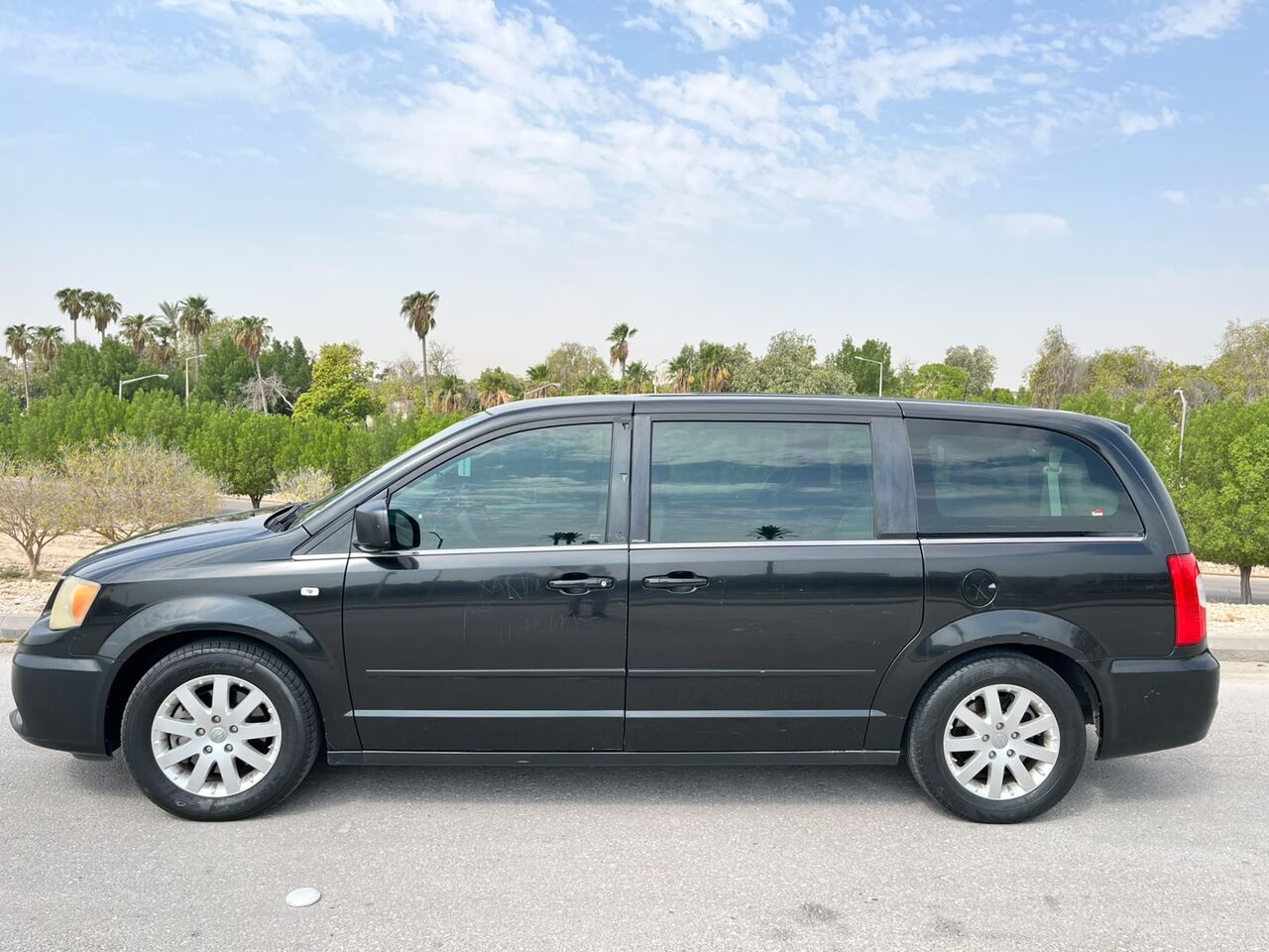 Khobar, Vehicles, Cars & Trucks , SAR 25000,  Chrysler Grand Voyager,  2012,  Automatic,  216000 KM,    - Black, 7-Seater Family Minivan
