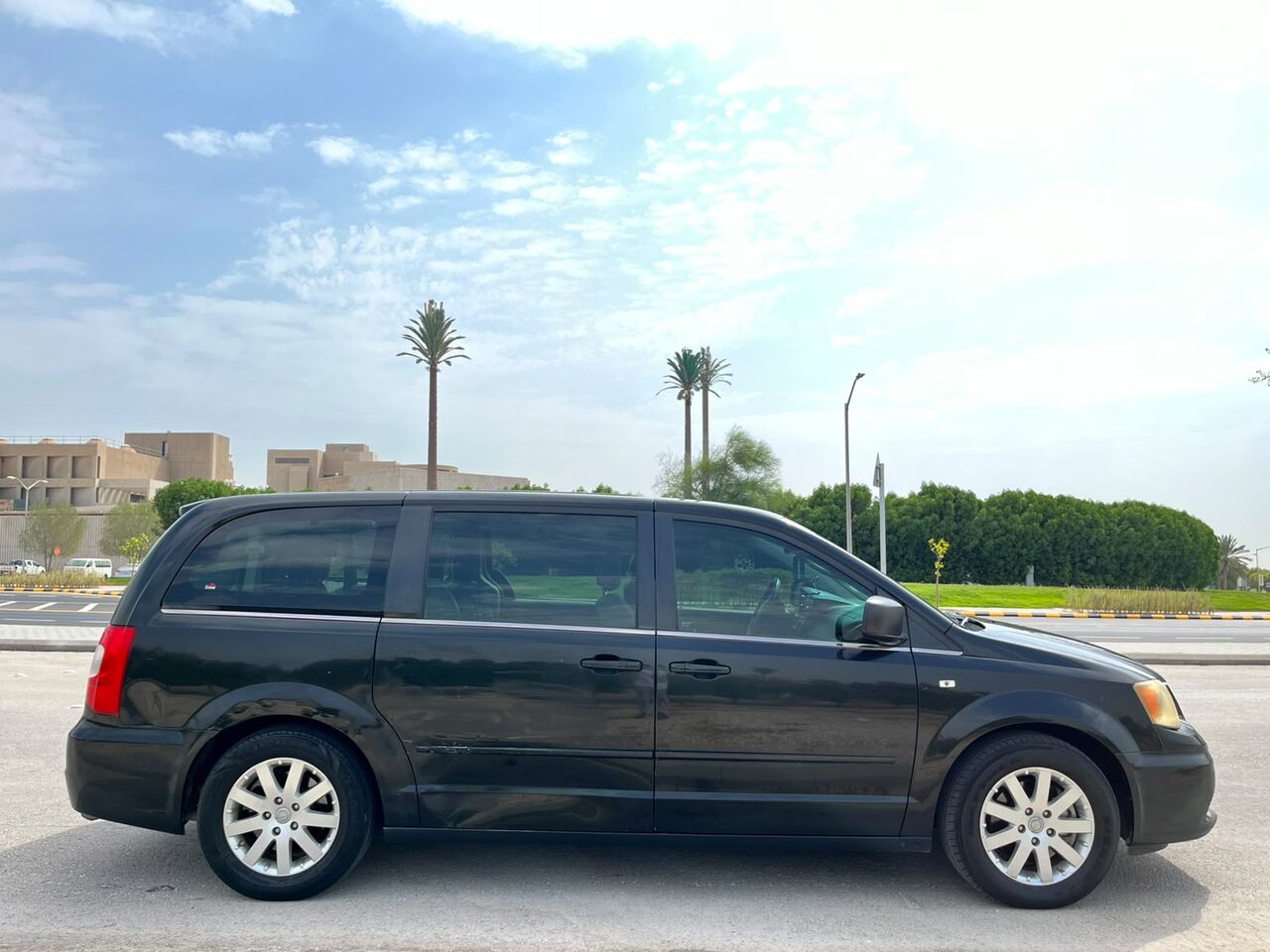Khobar, Vehicles, Cars & Trucks , SAR 25000,  Chrysler Grand Voyager,  2012,  Automatic,  216000 KM,    - Black, 7-Seater Family Minivan