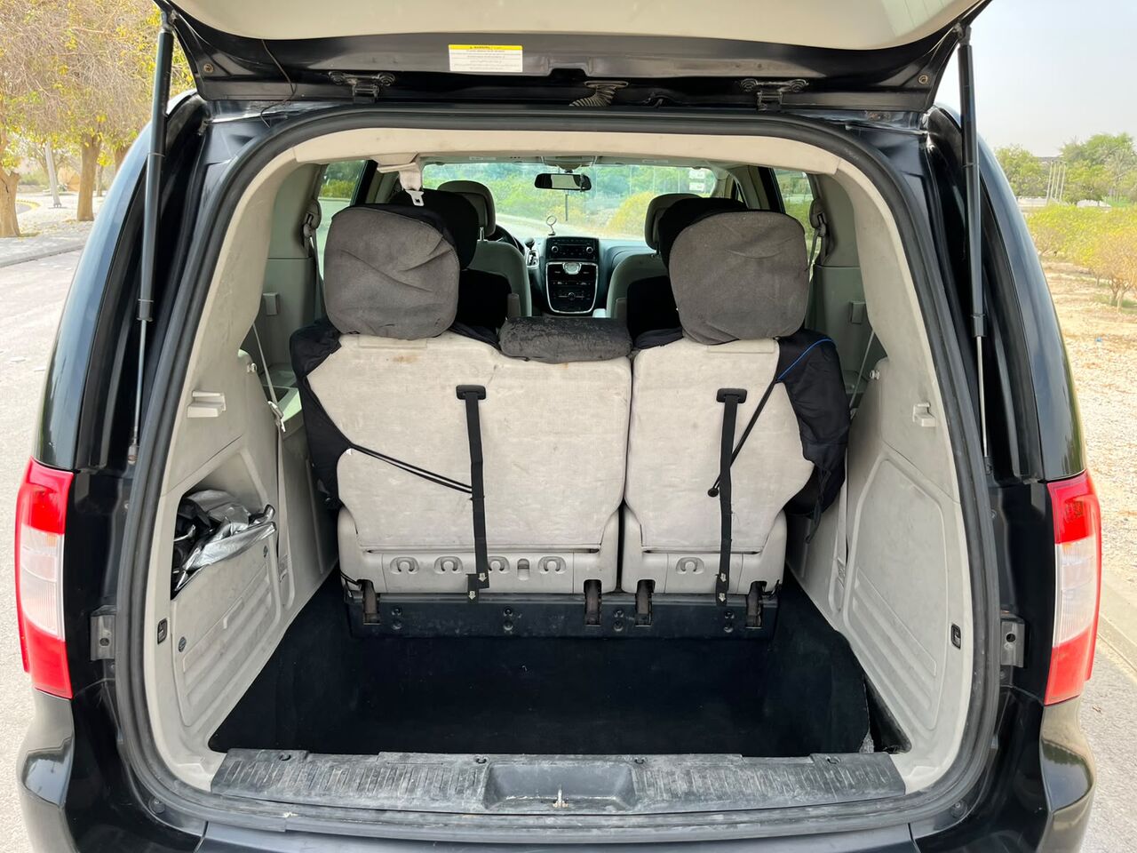 Khobar, Vehicles, Cars & Trucks , SAR 25000,  Chrysler Grand Voyager,  2012,  Automatic,  216000 KM,    - Black, 7-Seater Family Minivan