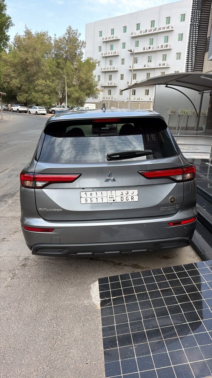Jeddah, Vehicles, Cars & Trucks , SAR 72,  Mitsubishi 2023  Outlander,  2023,  Automatic,  63000 KM,   New 63.000km Only.