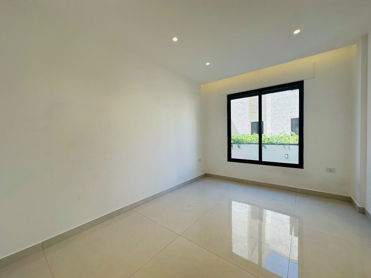 Abdoun, Apartments, Flats, Houses & Villas, JOD 22000/year,  Furnished,  3 BR,  170 Sq. Meter,  Ground Floor Apartment For Rent