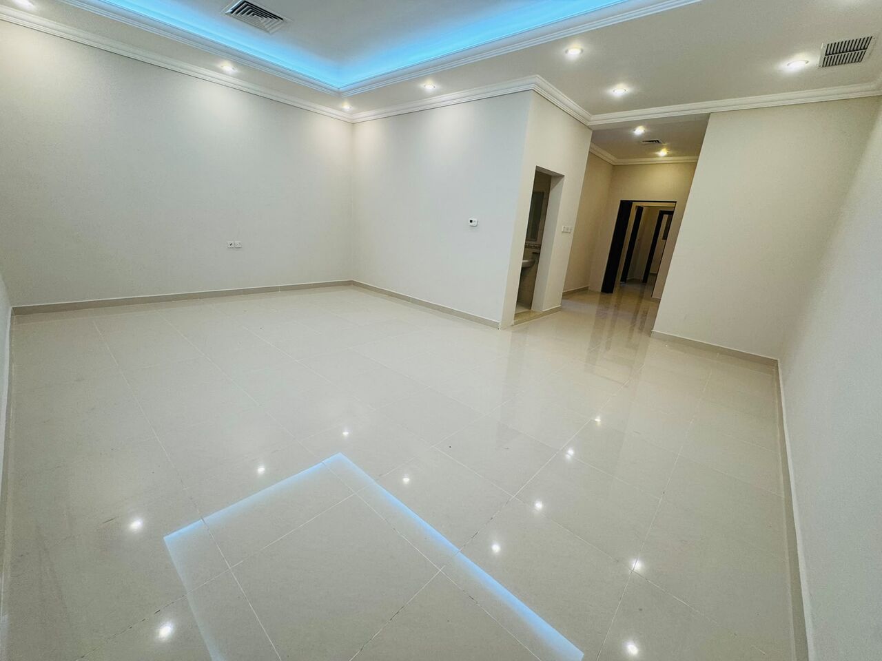 Kuwait City, Apartments, Flats, Houses & Villas, KWD 700/month,  3 BR,  For Rent In Al-Khalidiyah, A Prime Location: A 3-bedroom Apartment.