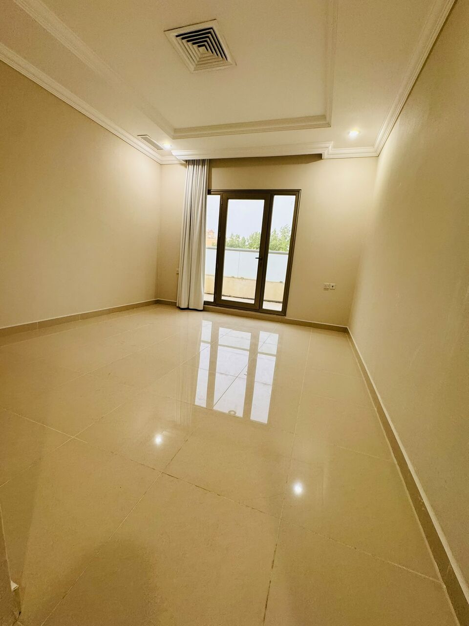 Kuwait City, Apartments, Flats, Houses & Villas, KWD 700/month,  3 BR,  For Rent In Al-Khalidiyah, A Prime Location: A 3-bedroom Apartment.