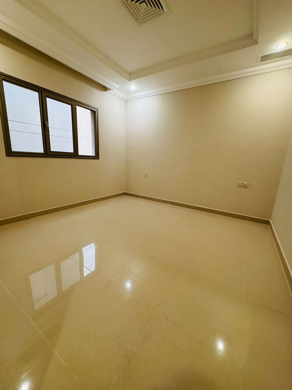 Kuwait City, Apartments, Flats, Houses & Villas, KWD 700/month,  3 BR,  For Rent In Al-Khalidiyah, A Prime Location: A 3-bedroom Apartment.