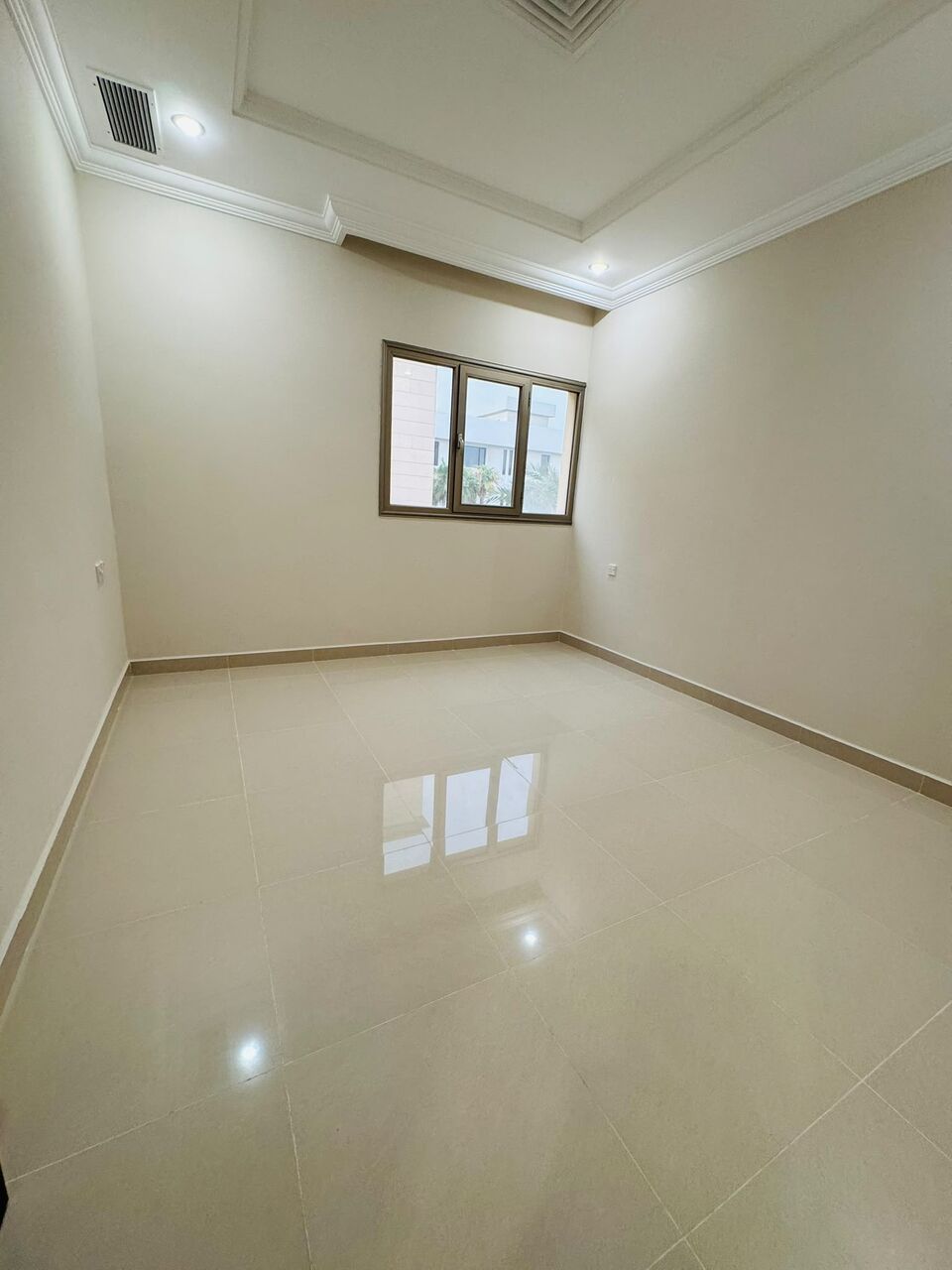 Kuwait City, Apartments, Flats, Houses & Villas, KWD 700/month,  3 BR,  For Rent In Al-Khalidiyah, A Prime Location: A 3-bedroom Apartment.
