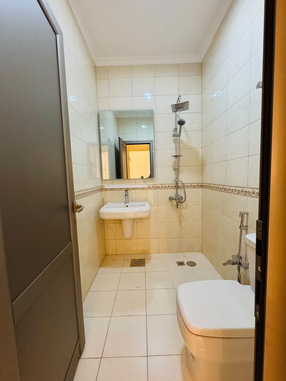 Kuwait City, Apartments, Flats, Houses & Villas, KWD 700/month,  3 BR,  For Rent In Al-Khalidiyah, A Prime Location: A 3-bedroom Apartment.