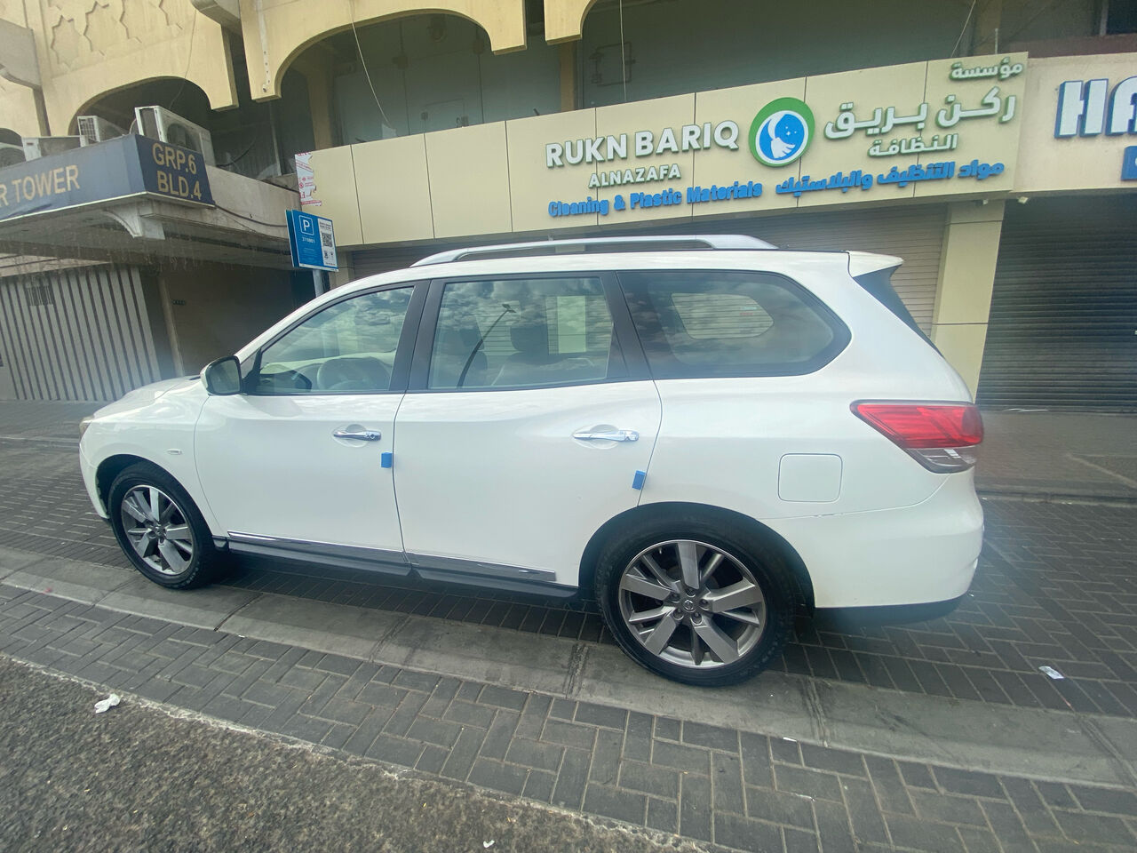 Jeddah, Vehicles, Cars & Trucks , SAR 40000,  Nissan Pathfinder,  2013,  Automatic,  106056 KM,  Family SUV For Sale -Contact :0501501371
