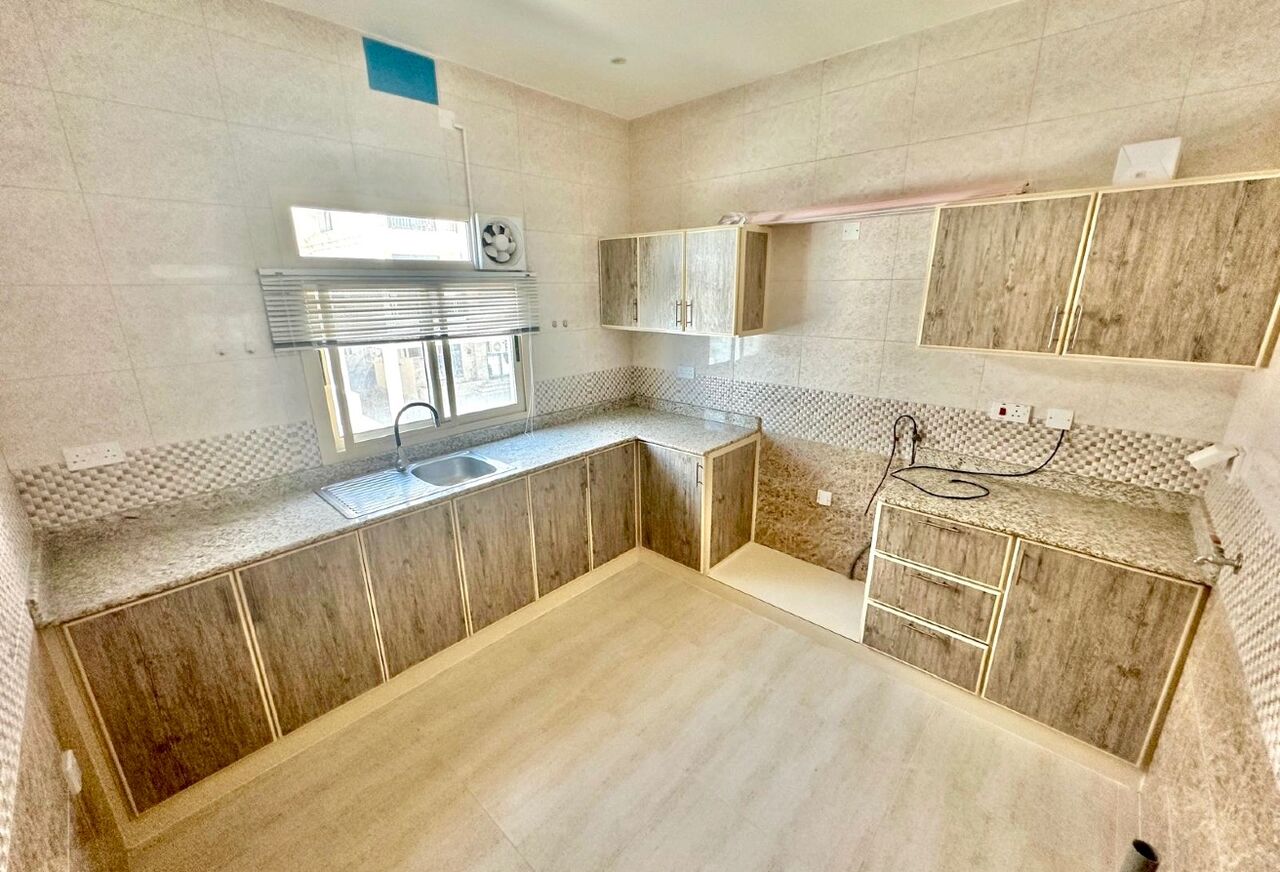 Tubli, Apartments, Flats, Houses & Villas, BHD 250/month,  3 BR,  SEMI FURNISHED FLAT FOR RENT | WITH PARKING