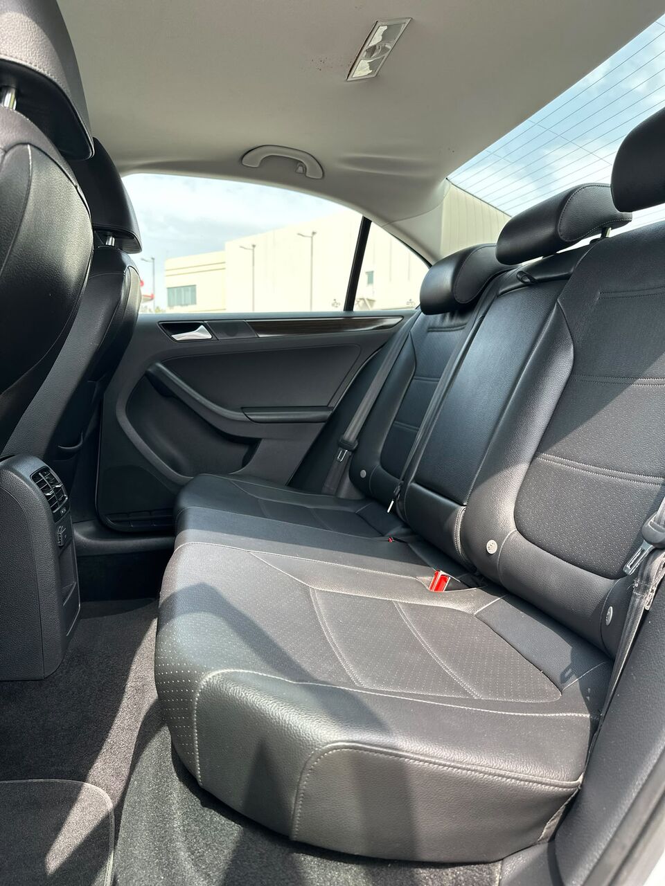 Riffa, Vehicles, Cars & Trucks , BHD 2900,  VOLKSWAGEN JETTA 2017 WHITE,  2017,  Automatic,  92000 KM,