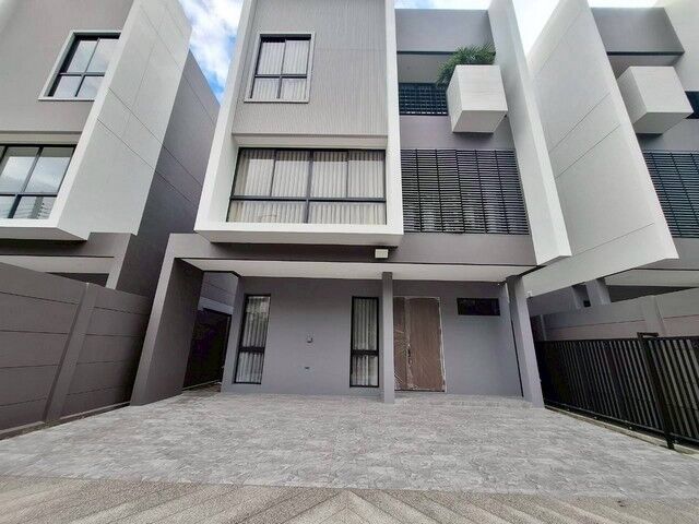 Bangkok, Villas, THB 60000,  40 Sq. Feet,  Code C7277 House Ready To Move In, New Furniture, 3-story House For Rent, Lat Phrao Road,