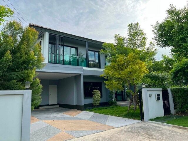 Bangkok, Villas, THB 100000,  106 Sq. Feet,  Code C7274 2-story Detached House For Rent, Burasiri Village. Ring Road-On Nut, Bangna