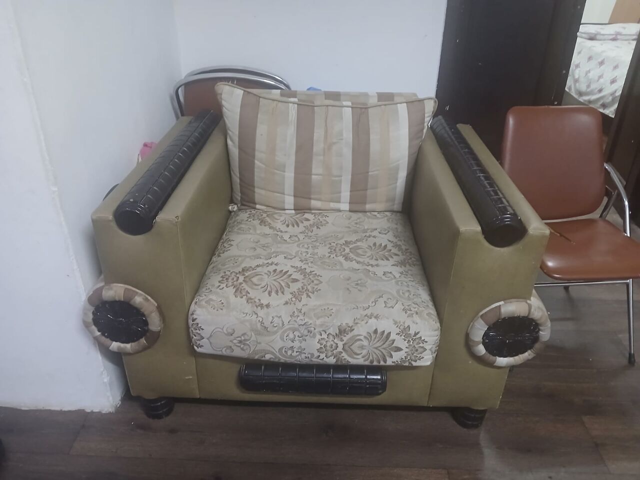 Riyadh, Furniture, SAR 399,  Brown Sofa In A Very Cheap Price
