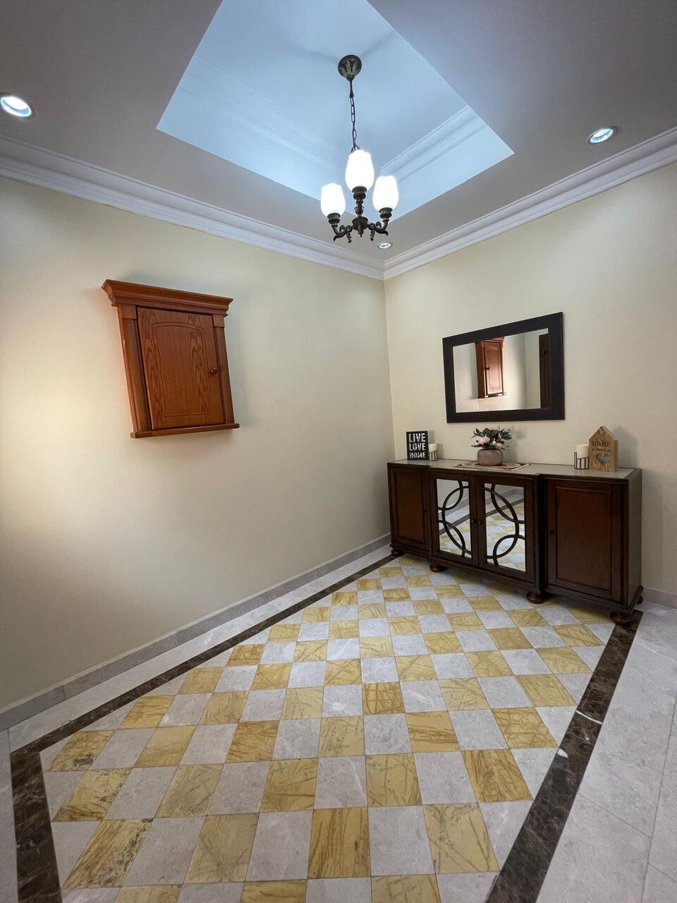 Mahooz, Apartments, Flats, Houses & Villas, BHD 500/month,  3 Bedroom Semi Furnished  Flats With All Attached Bathroom @ Mahooz