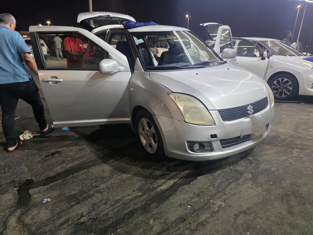 Jeddah, Vehicles, Cars & Trucks , SAR 10000,  Suzuki Swift 2010 For Sale,  2010,  Manual,  220000 KM,