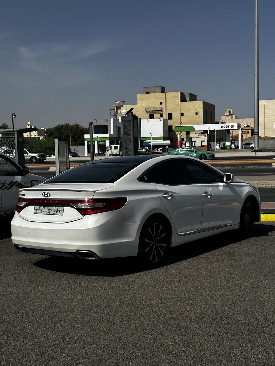 Makati City, Vehicle Lease Transfer, Sr 30000,  Hyundai Azera 2013