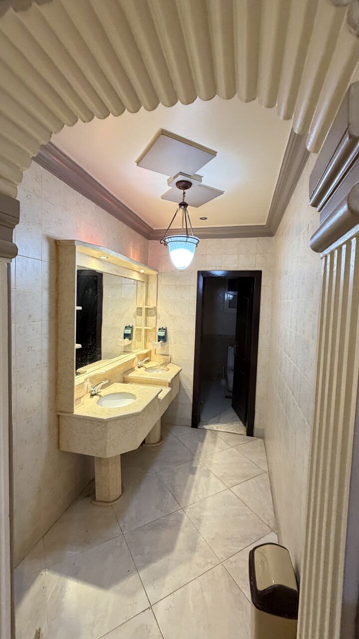 Riyadh, Housing Exchanges, SAR 4166/month,  3 BR,  120 Sq. Meter,  Spacious 3BHK Corner Flat &ndash; 3-Road View, Free LPG & Reserved Parking
