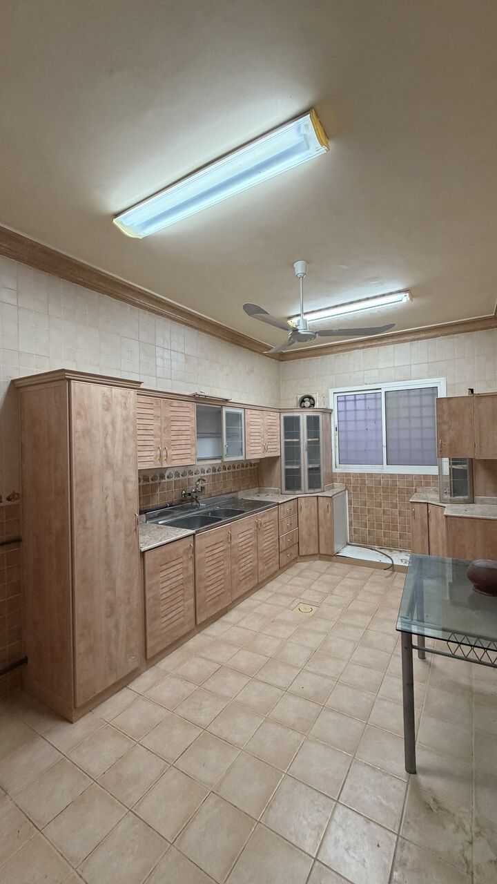 Riyadh, Housing Exchanges, SAR 4166/month,  3 BR,  120 Sq. Meter,  Spacious 3BHK Corner Flat &ndash; 3-Road View, Free LPG & Reserved Parking