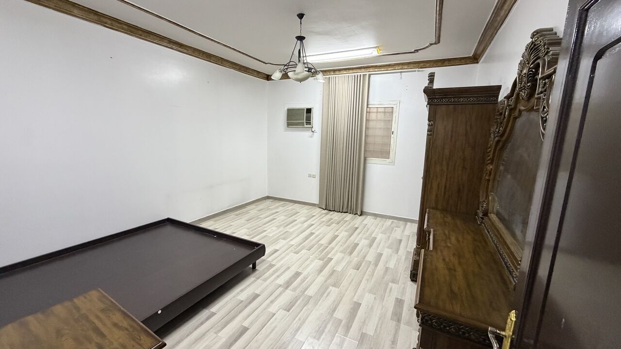Riyadh, Housing Exchanges, SAR 4166/month,  3 BR,  120 Sq. Meter,  Spacious 3BHK Corner Flat &ndash; 3-Road View, Free LPG & Reserved Parking