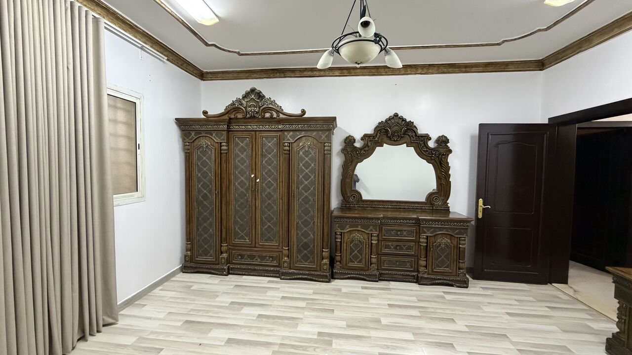 Riyadh, Housing Exchanges, SAR 4166/month,  3 BR,  120 Sq. Meter,  Spacious 3BHK Corner Flat &ndash; 3-Road View, Free LPG & Reserved Parking