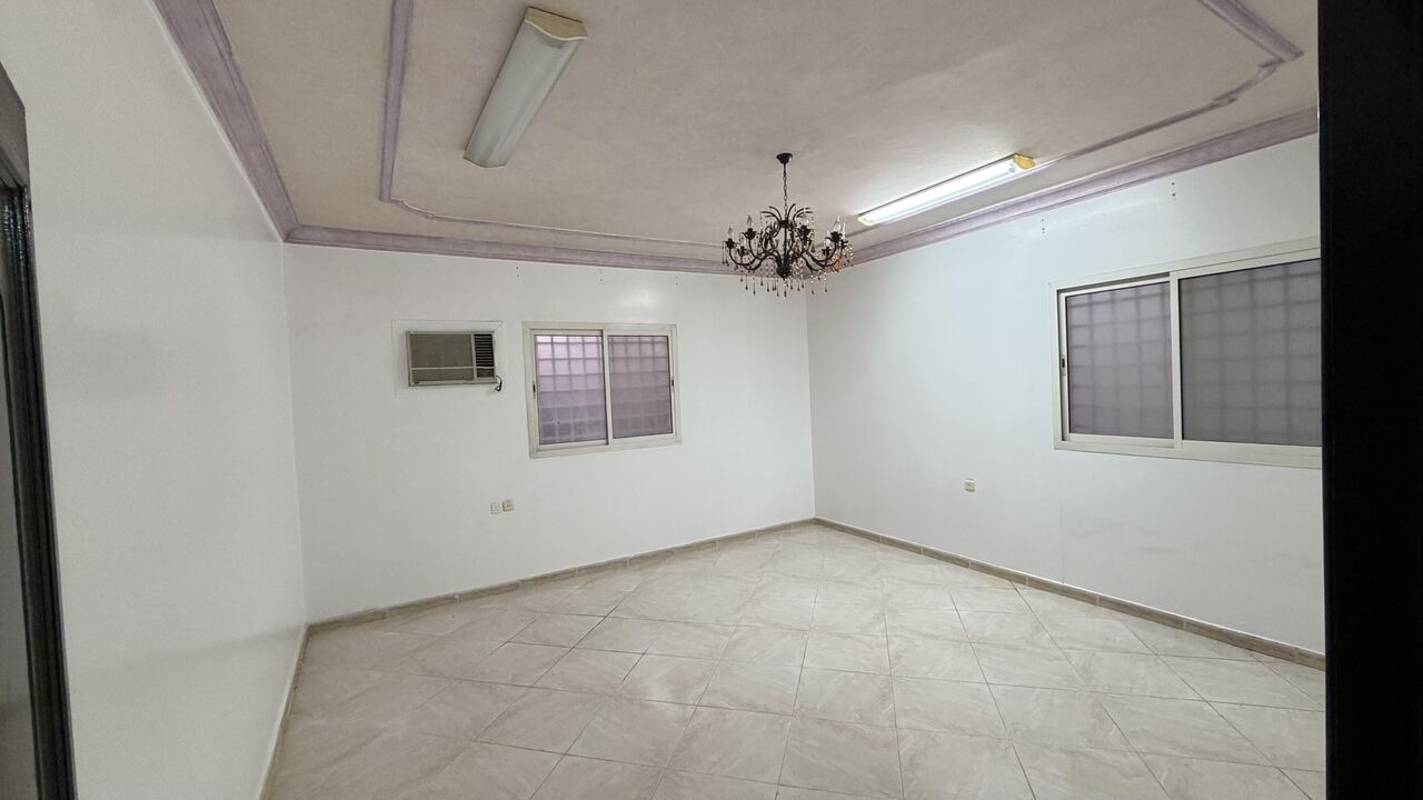 Riyadh, Housing Exchanges, SAR 4166/month,  3 BR,  120 Sq. Meter,  Spacious 3BHK Corner Flat &ndash; 3-Road View, Free LPG & Reserved Parking