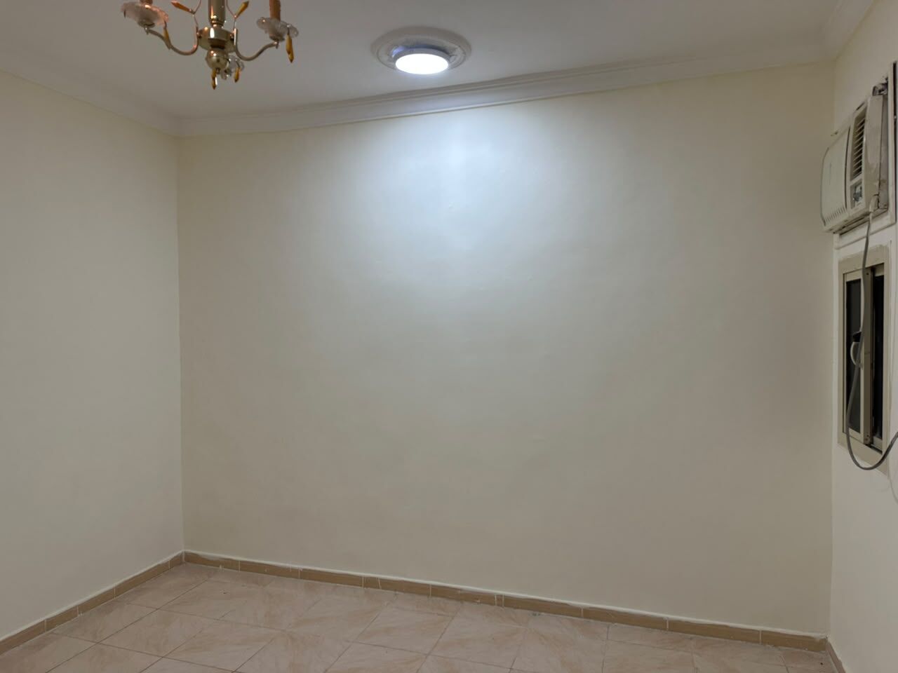 Jeddah, Rooms for Rent, SAR 700/month,  1 Bedroom With Separate Washroom Available.