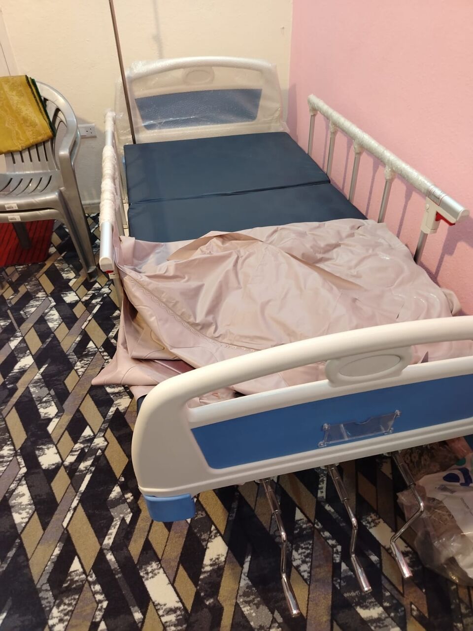 Jeddah, Clothing & Accessories, SAR 1300,  Medical Bed