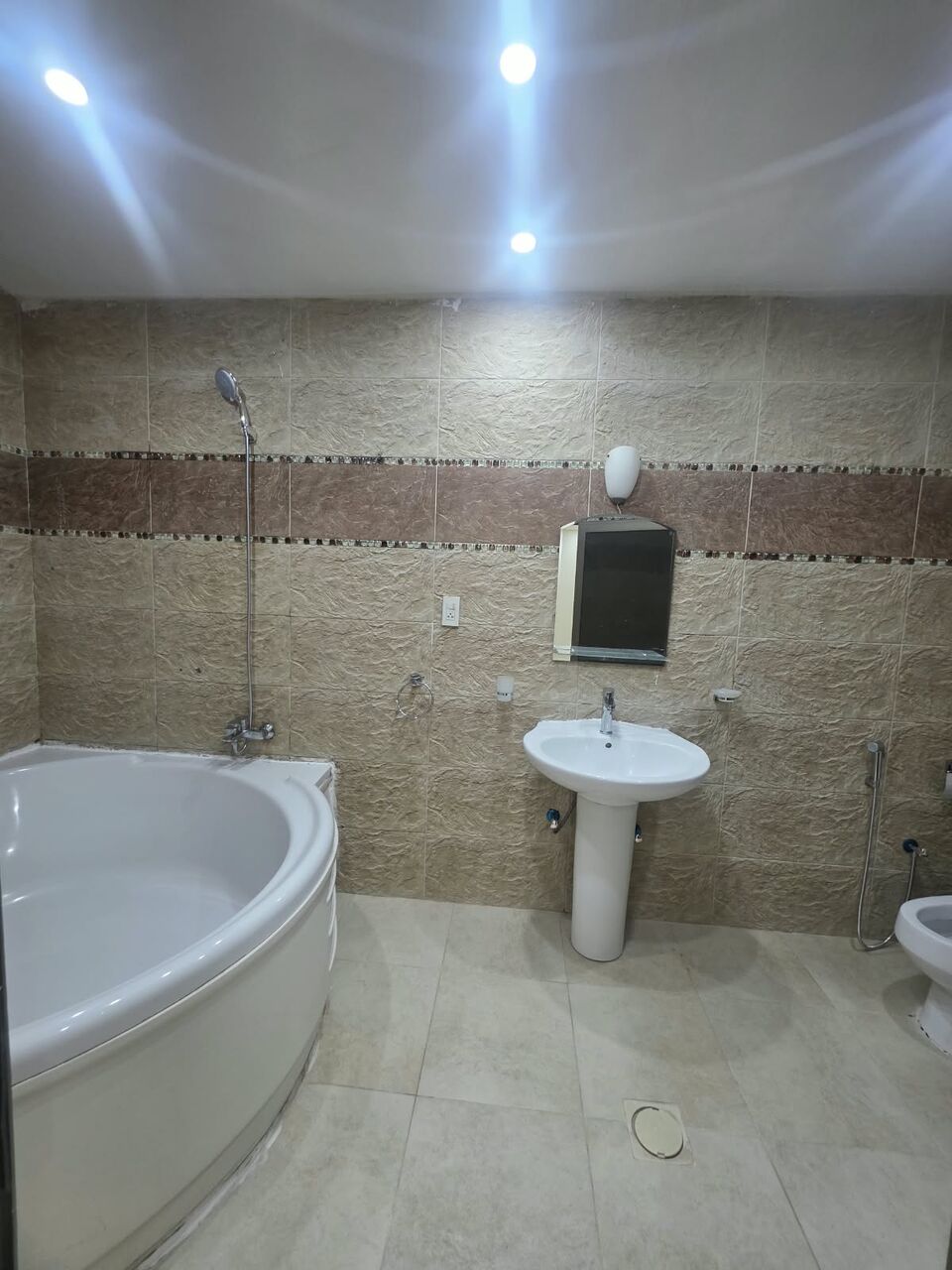 Al Aziziyah, Apartments, Flats, Houses & Villas, SAR 26600/year,  4 BR,  4 Bedrooms, A Hall,3 Bathrooms, A Kitchen,with Air Conditioners Installed