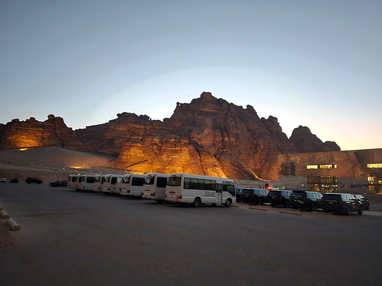 Riyadh, Passenger Transport, AIRPORT & HOTEL TRANSPORTATION IN RIYADH | HAMZA TRANSPORT SERVICES