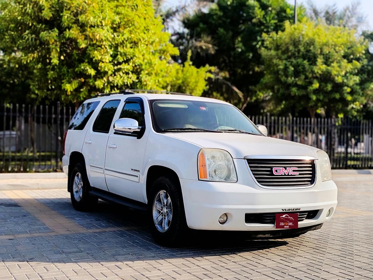 Manama, Vehicles, Cars & Trucks , BHD 5400,  Gmc Yukon,  2013,  Automatic,  172000 KM,   SLE