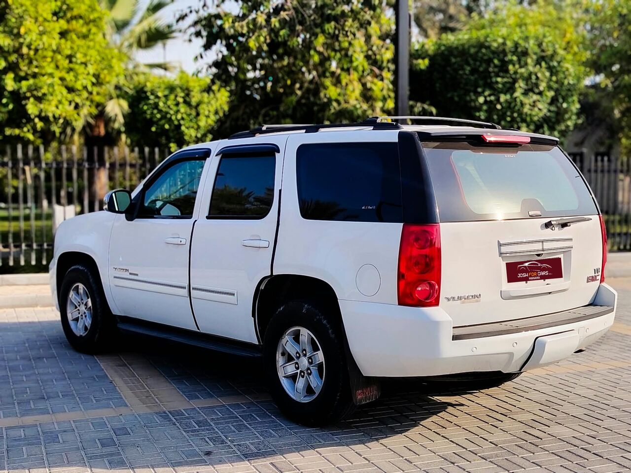 Manama, Vehicles, Cars & Trucks , BHD 5400,  Gmc Yukon,  2013,  Automatic,  172000 KM,   SLE