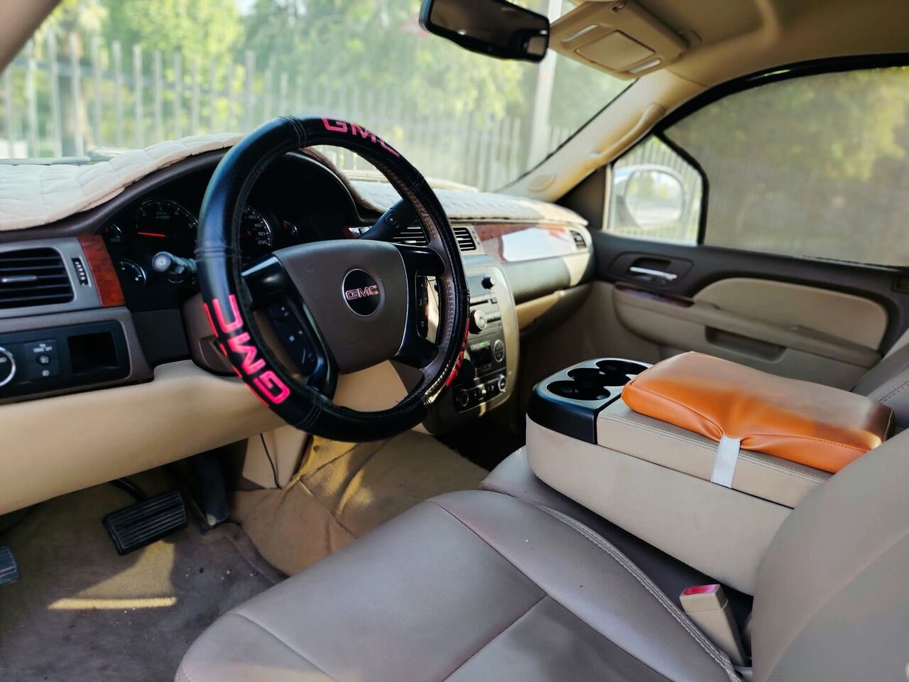 Manama, Vehicles, Cars & Trucks , BHD 5400,  Gmc Yukon,  2013,  Automatic,  172000 KM,   SLE