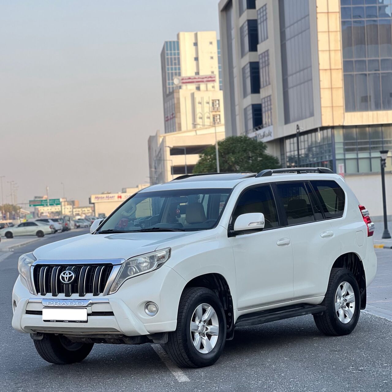 Riffa, Vehicles, Cars & Trucks , BHD 7900,  TOYOTA PRADO TX.L V6 2014 WHITE,  2014,  Automatic,  300000 KM,