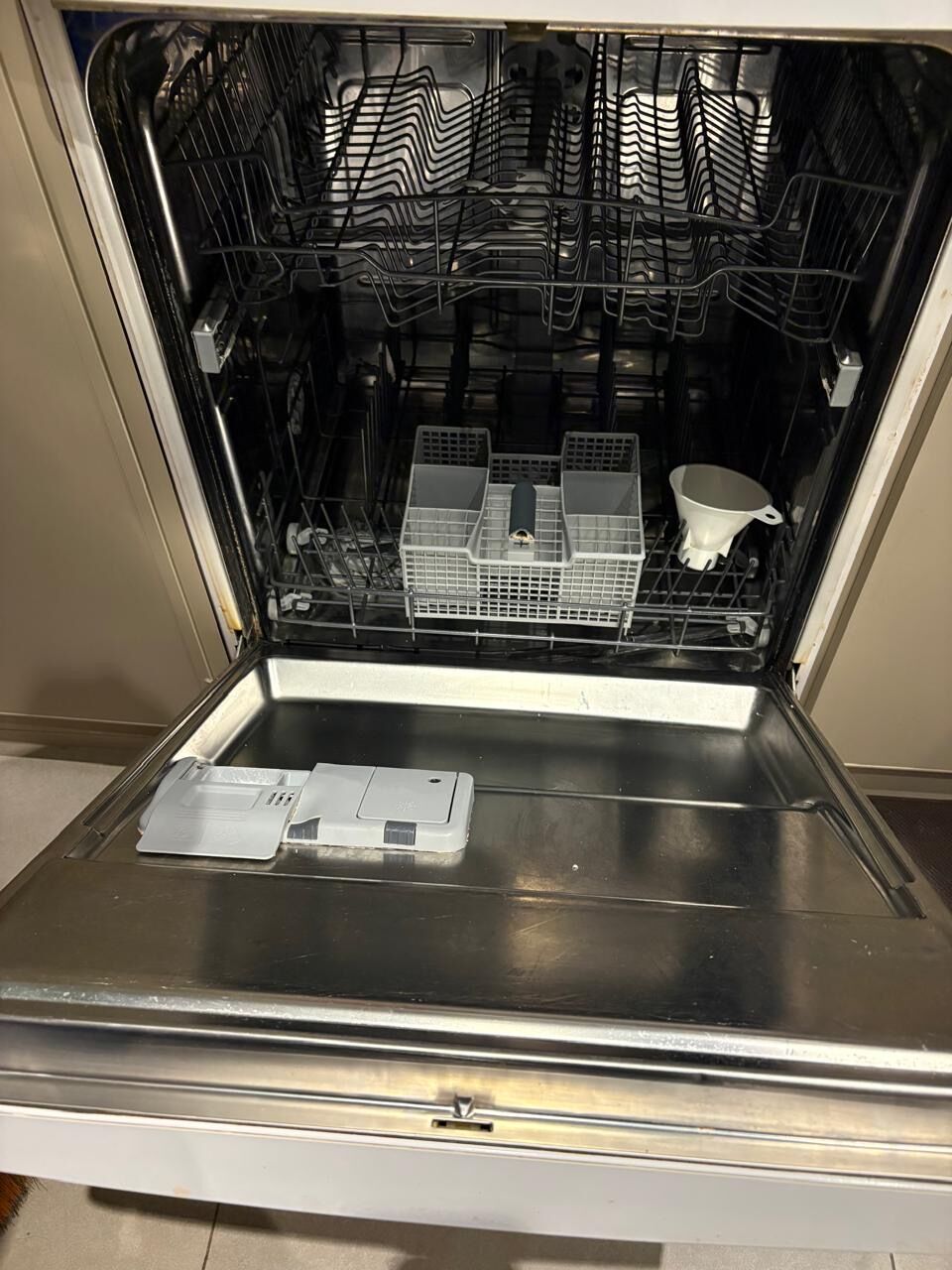 Jeddah, Appliances, SAR 500,  Selling Whirlpool Dishwasher For 500 Riyals