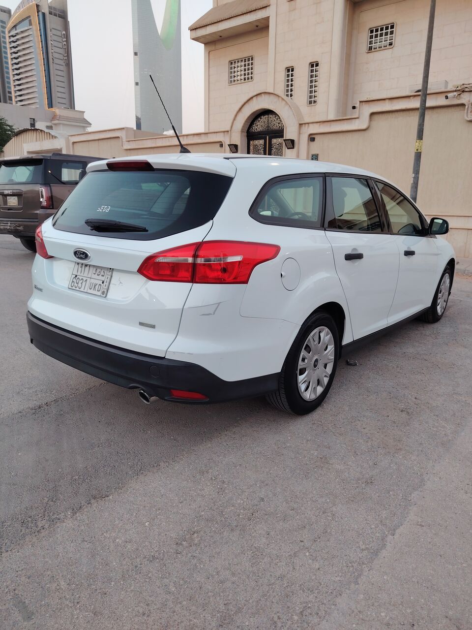 Riyadh, Vehicles, Cars & Trucks , SAR 27500,  Ford Focus,  2017,  Automatic,  207000 KM,  Brand New Condition No Accidents Very Clean