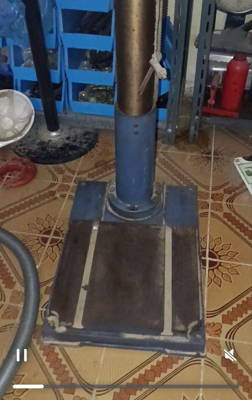 Jeddah, Industrial Machinery, SAR 1,  Drill Press 32 Mm , Oxygen And Acetylene Cylinders And 3 Ton Jack For Sale