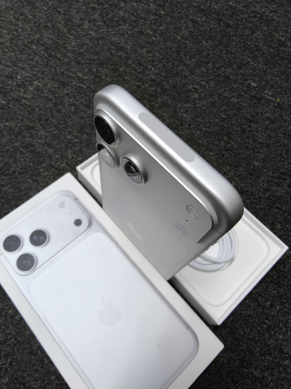 Al Rahmaniyah, Mobile Phones, SAR 4650,  IPhone 17 Pro Max 256gb Silver New Just Open Box