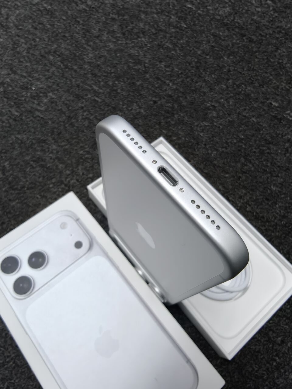 Al Rahmaniyah, Mobile Phones, SAR 4650,  IPhone 17 Pro Max 256gb Silver New Just Open Box